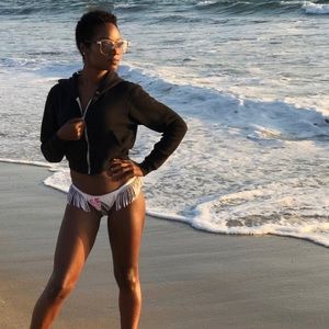 Meet your Posher, Ebony